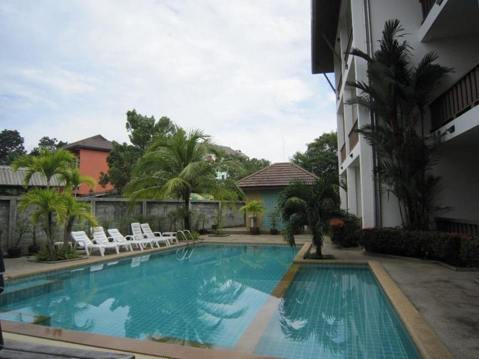 Facade/entrance, Swimming pool