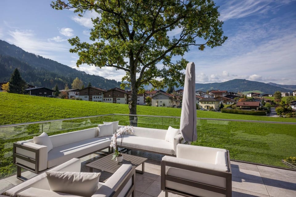 Balcony/Terrace, Mountain view