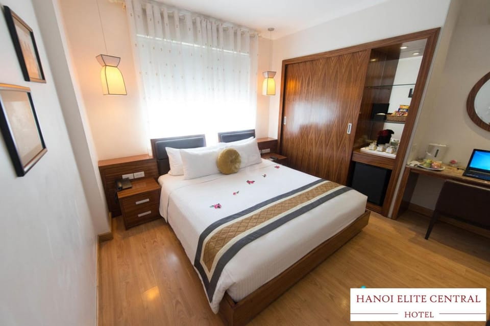 Bed, Photo of the whole room, hair dresser