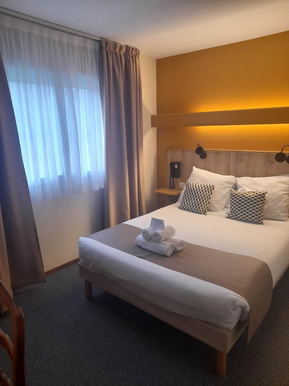 Bed, Photo of the whole room, Bedroom, towels