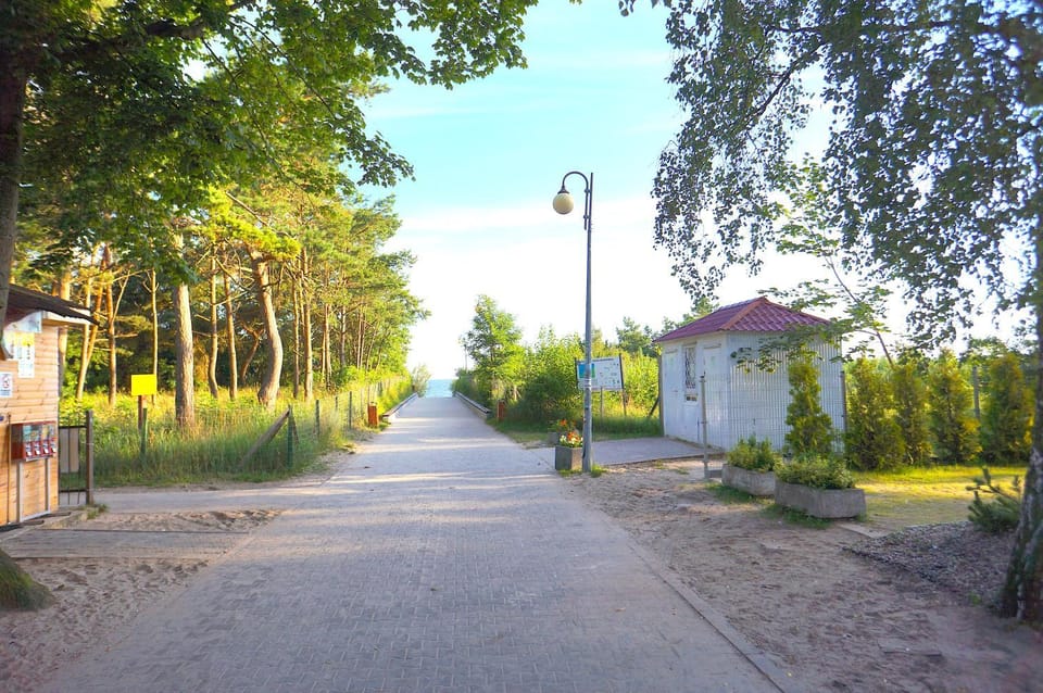 Facade/entrance, Neighbourhood
