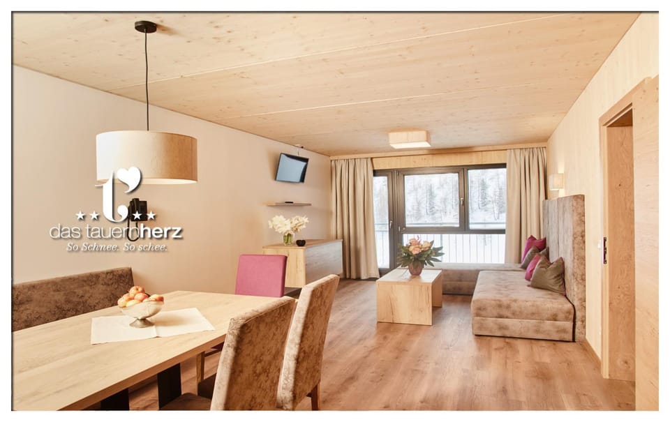 Living room, Decorative detail, Seating area, Dining area