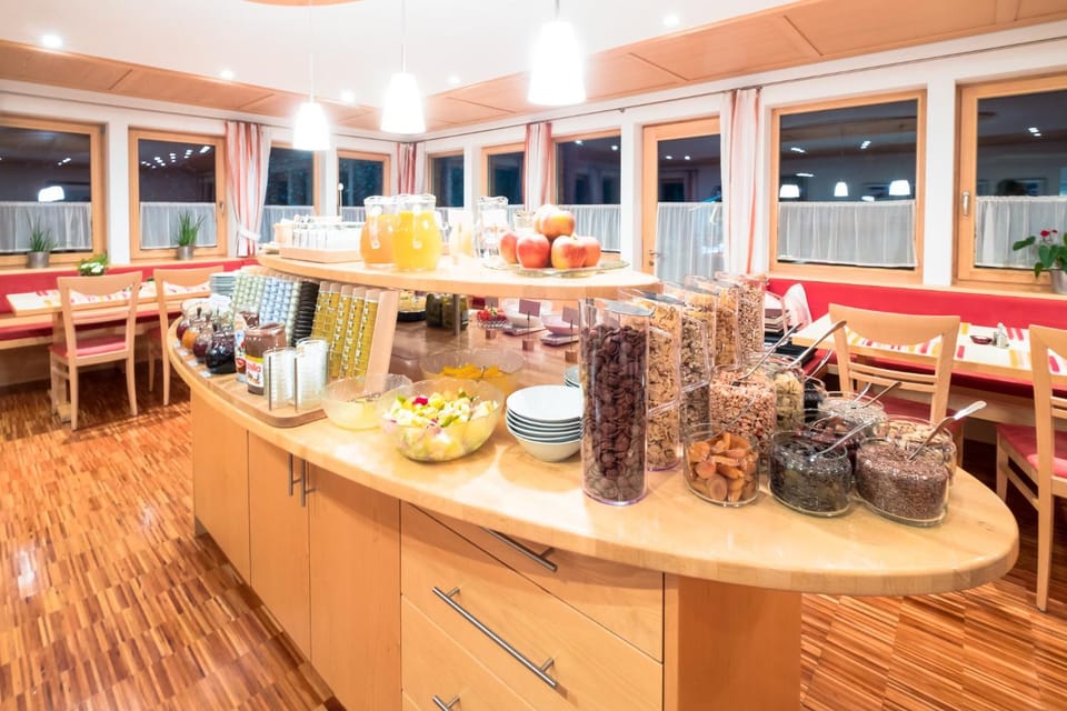 Restaurant/places to eat, Food and drinks, Food, Breakfast, Buffet breakfast