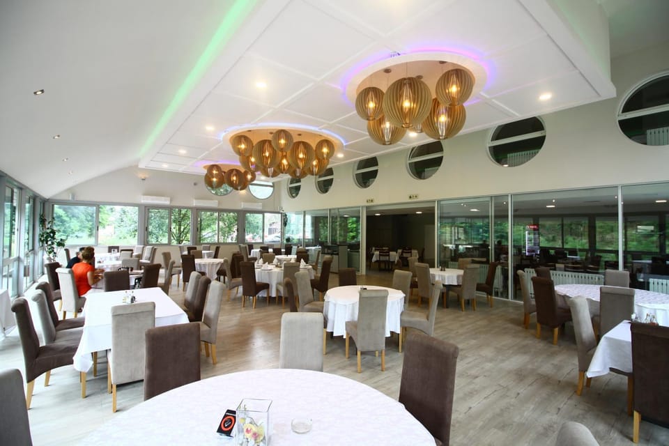 Restaurant/places to eat, Restaurant/places to eat