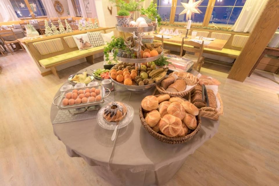 Breakfast, Buffet breakfast