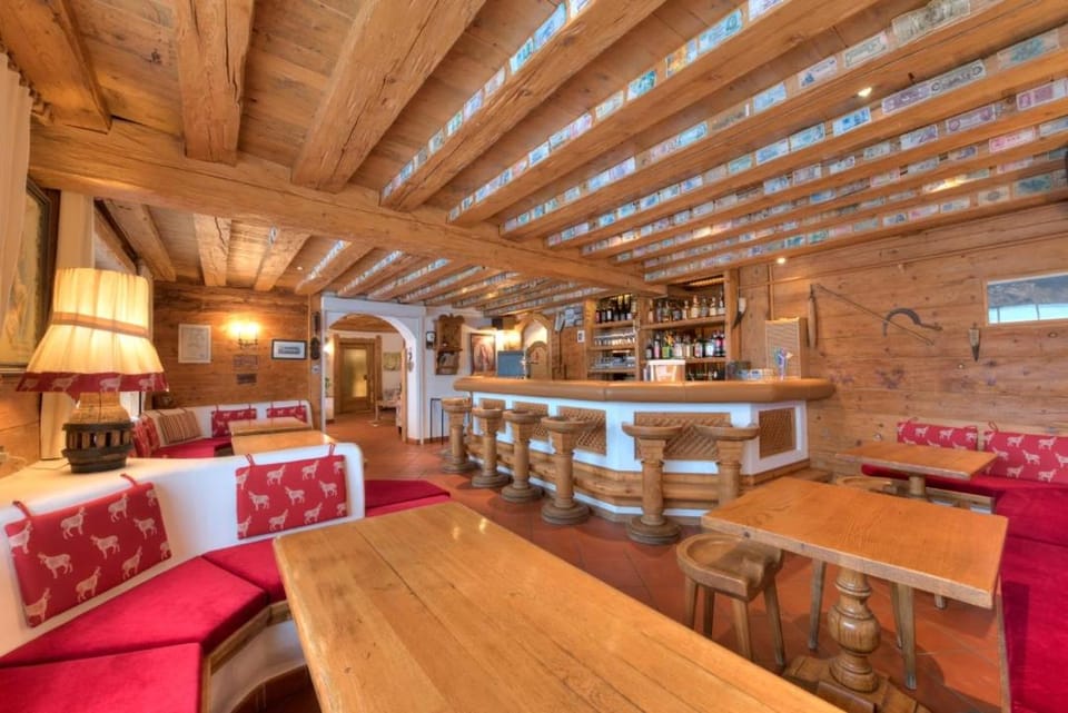 Lounge or bar