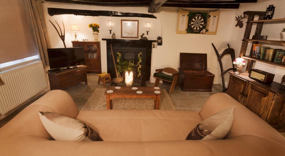 Communal lounge/ TV room, TV and multimedia, Living room, Seating area