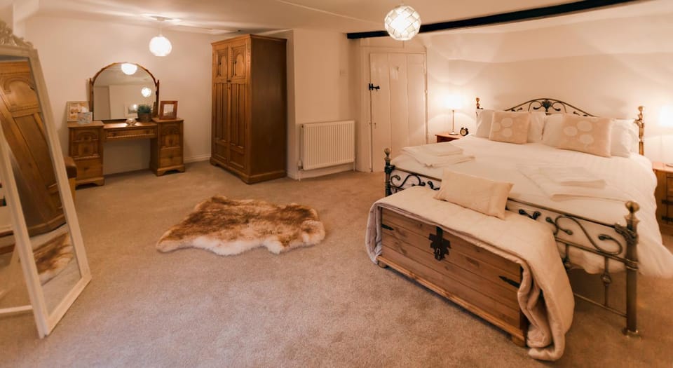 Bed, Photo of the whole room, Bedroom, towels, wardrobe