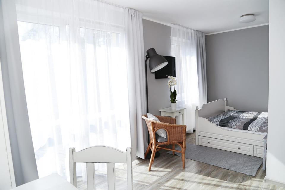 Balcony/Terrace, Seating area, Dining area, Bedroom, Garden view