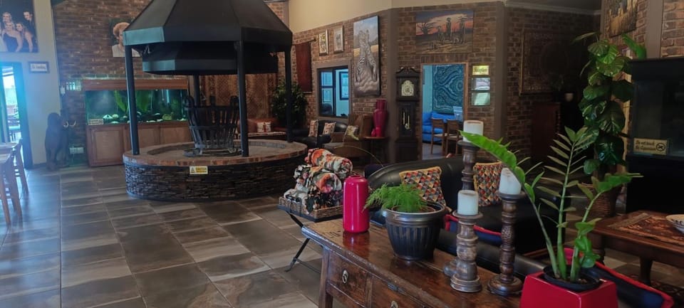 Restaurant/places to eat, Lounge or bar, fireplace