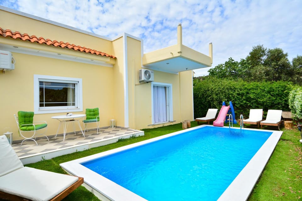 Property building, Day, Garden, Evening entertainment, Garden view, Pool view, Swimming pool, sunbed