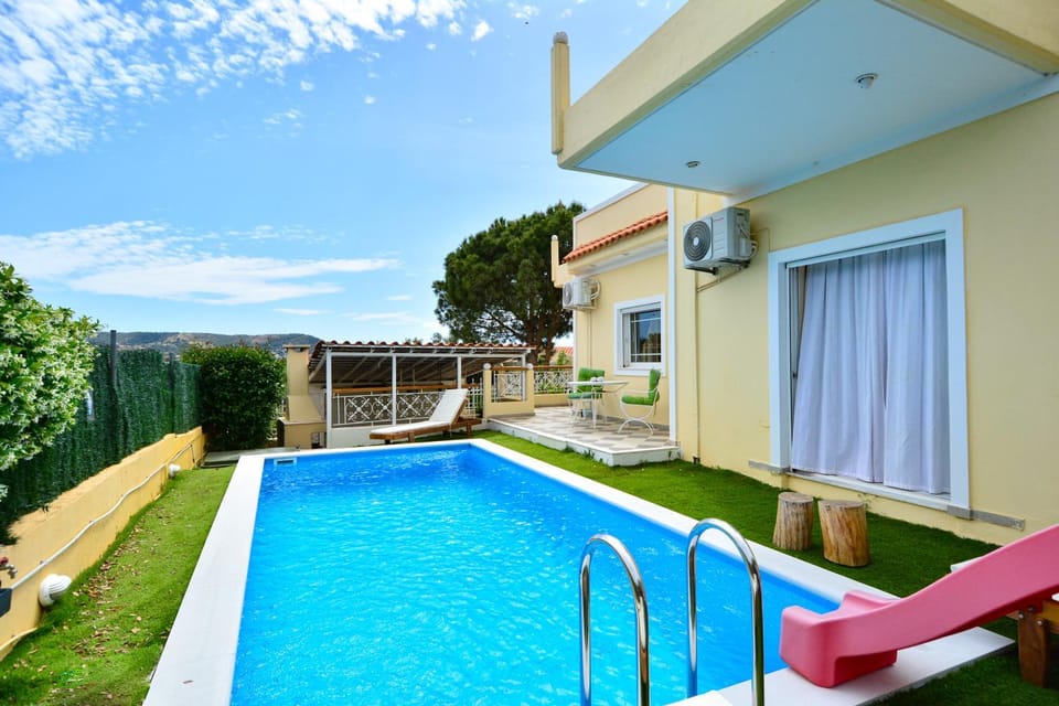 Property building, Garden, Garden view, Pool view, Swimming pool, sunbed