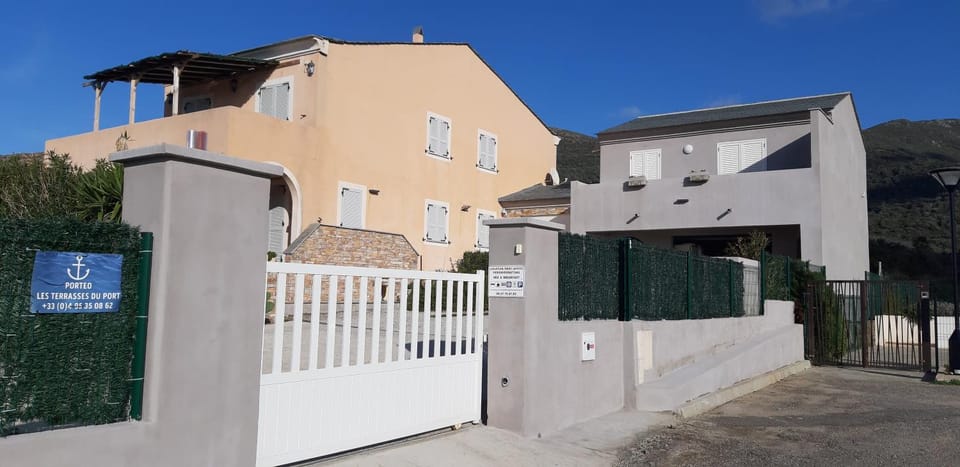 Property building, Facade/entrance