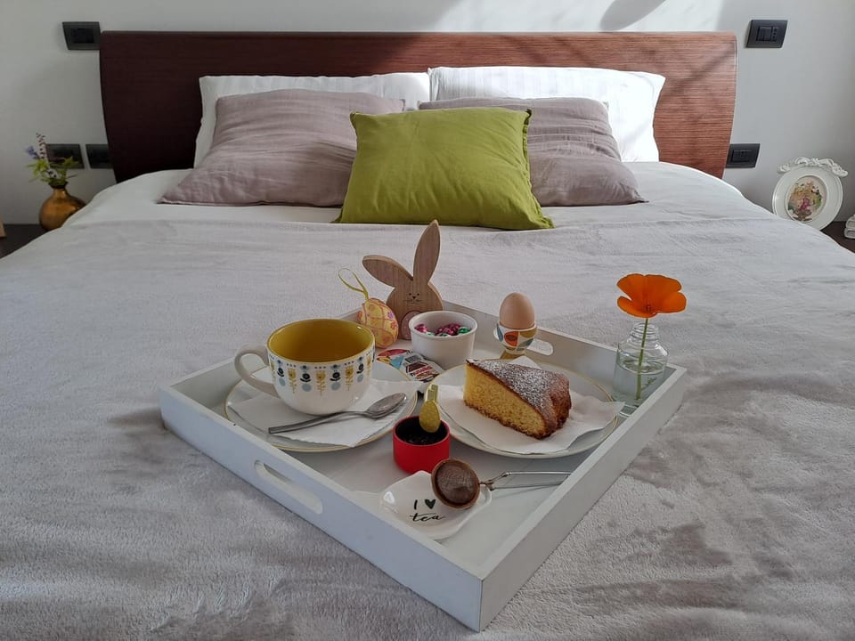 Bed, Photo of the whole room, Bedroom, Breakfast