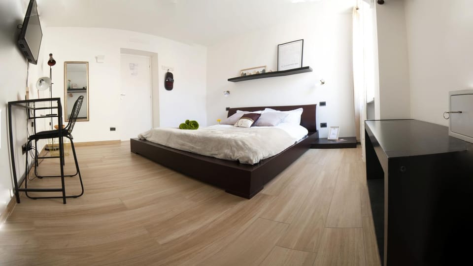 Bedroom, Inner courtyard view