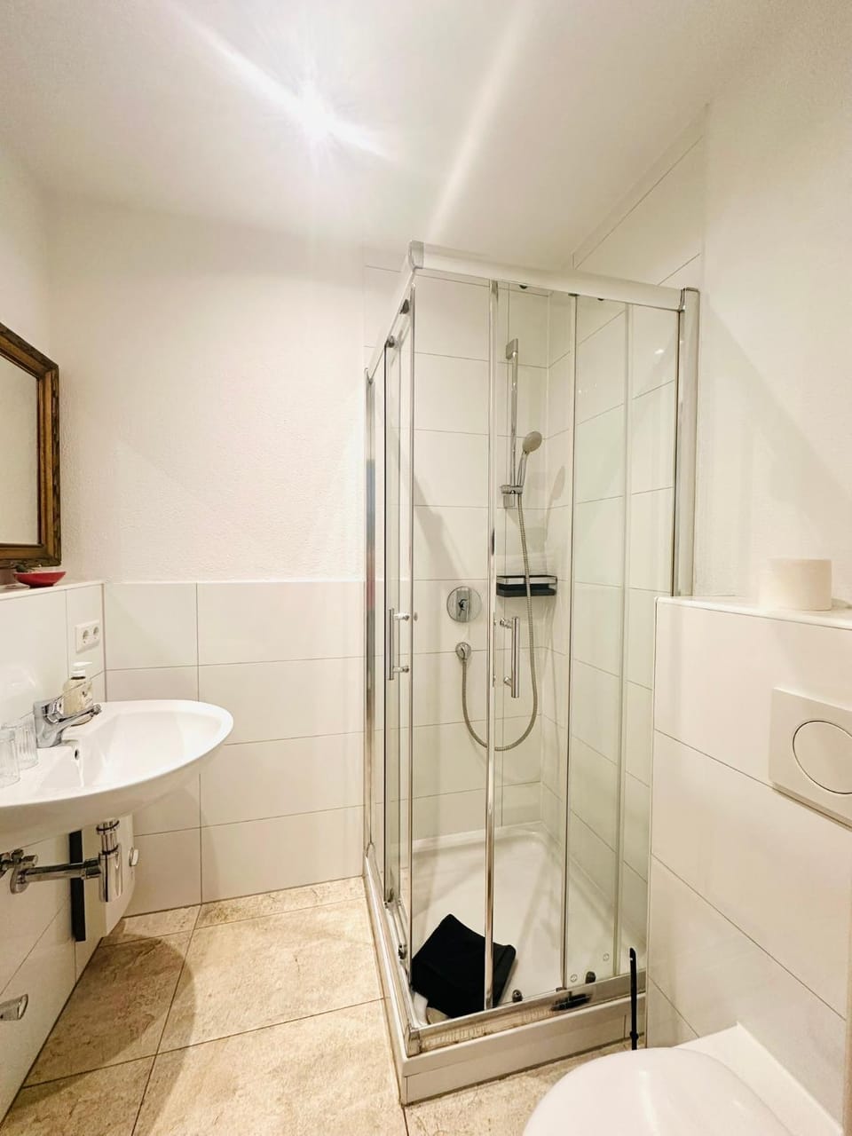 Shower, Toilet, Bathroom, towels