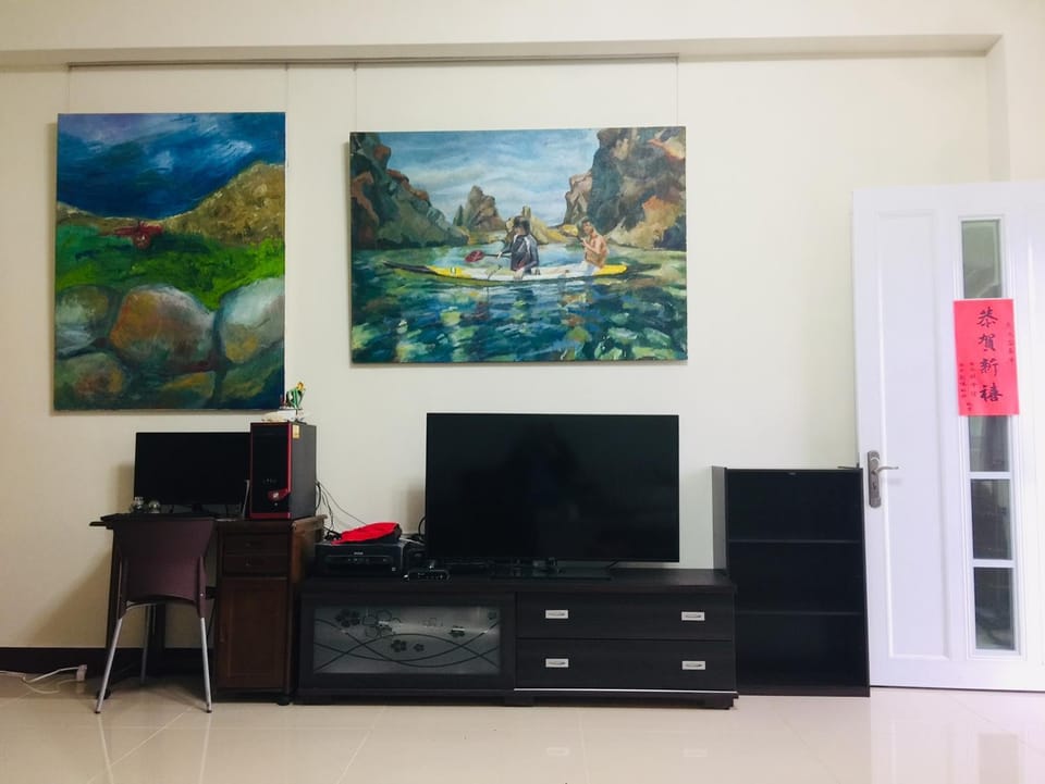 Communal lounge/ TV room