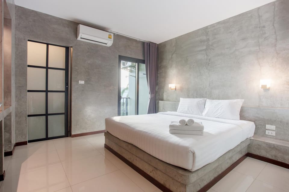 Bed, Photo of the whole room, Bedroom, towels, air conditioner