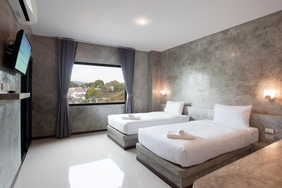 Bed, TV and multimedia, Photo of the whole room, Bedroom, towels