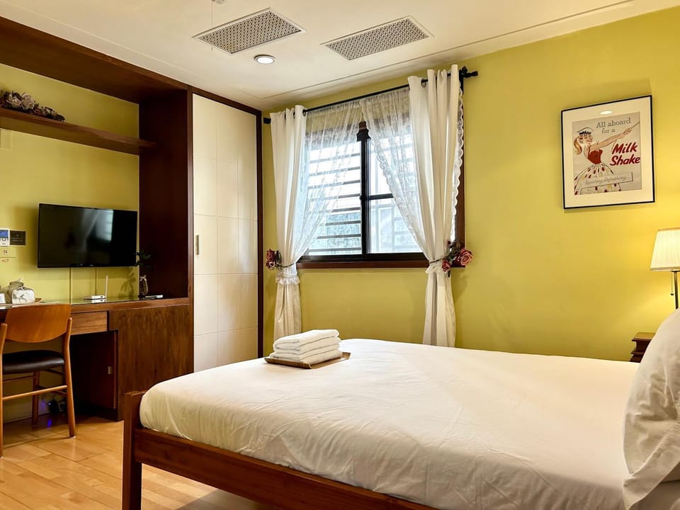 Bed, Photo of the whole room