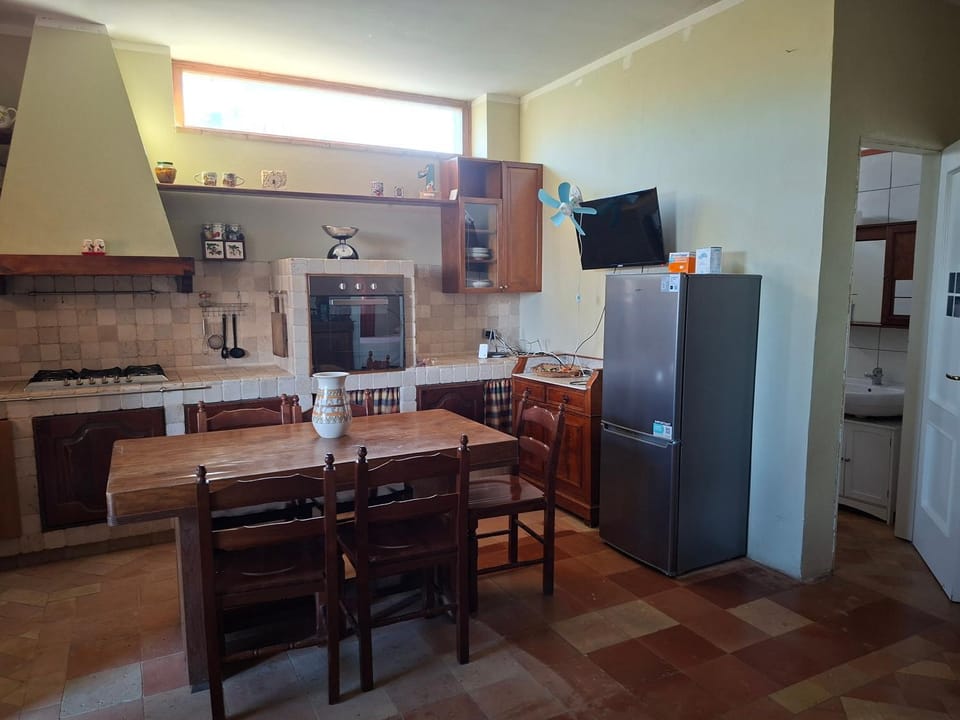 TV and multimedia, Kitchen or kitchenette, Dining area, oven, pet friendly, stove