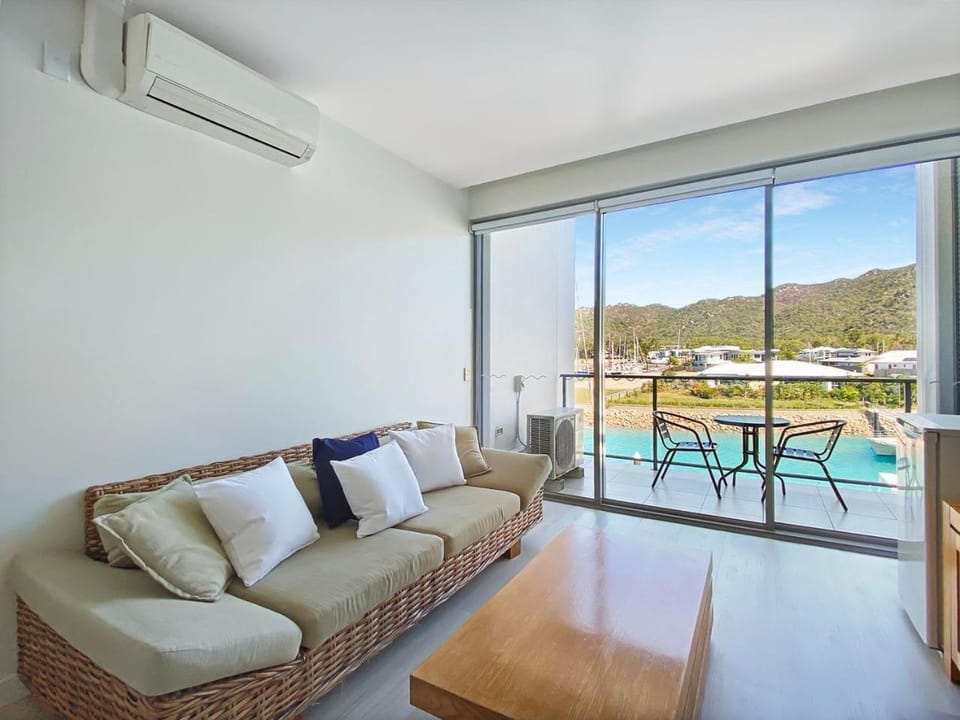 Blue on Blue Studio Room 1322 Inn in Queensland