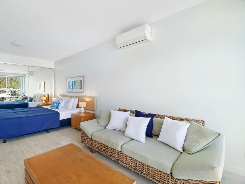 Blue on Blue Studio Room 1322 Inn in Queensland