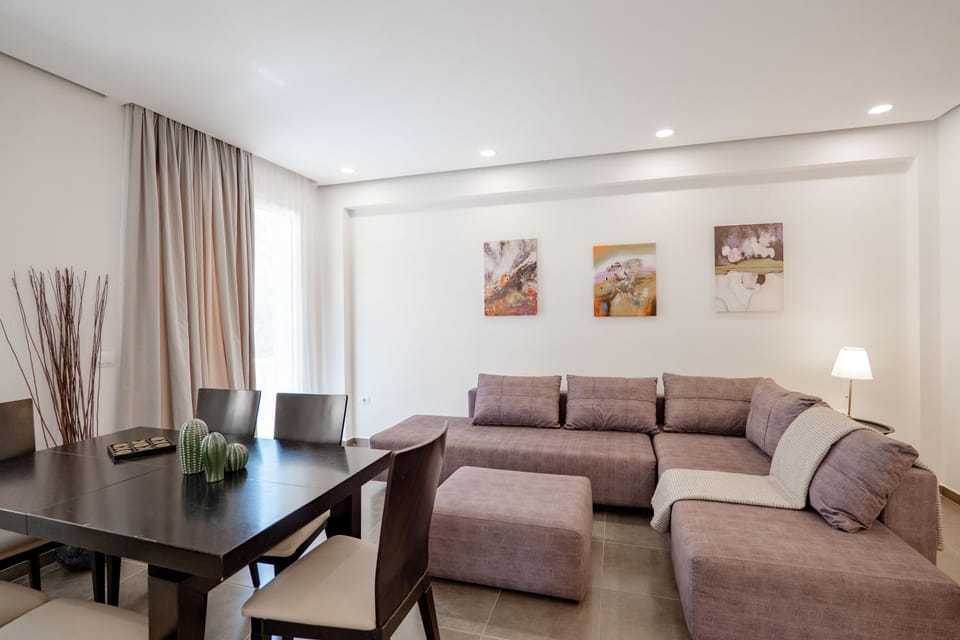 Balcony/Terrace, Living room, Dining area, City view