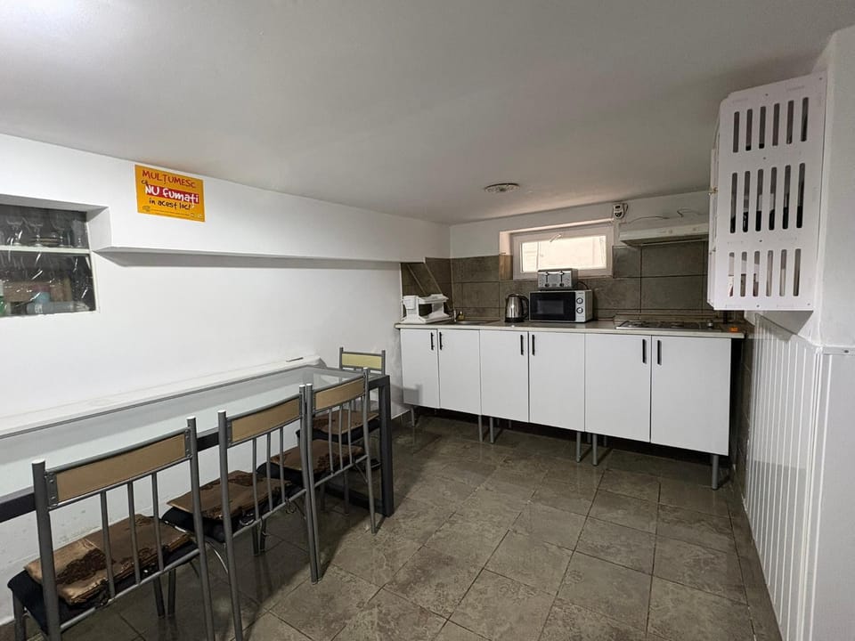 Dining area, Communal kitchen, stove