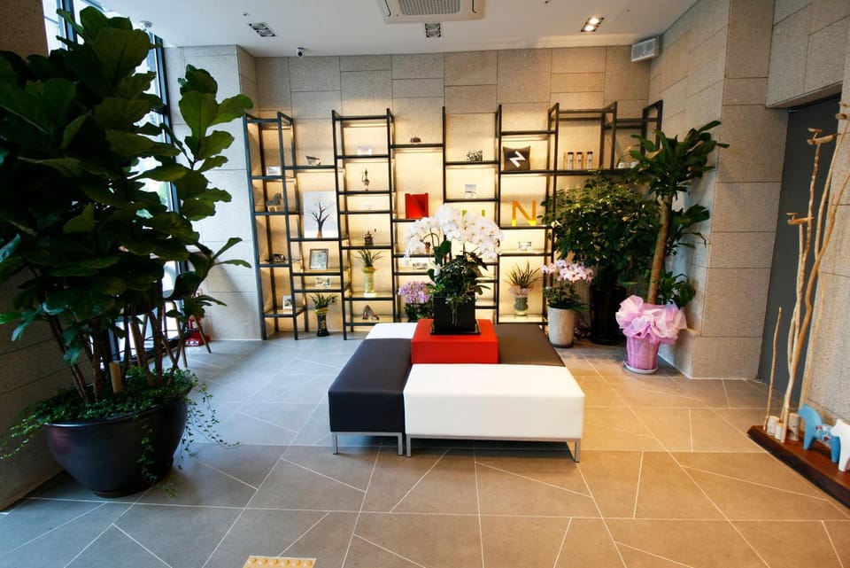 Communal lounge/ TV room
