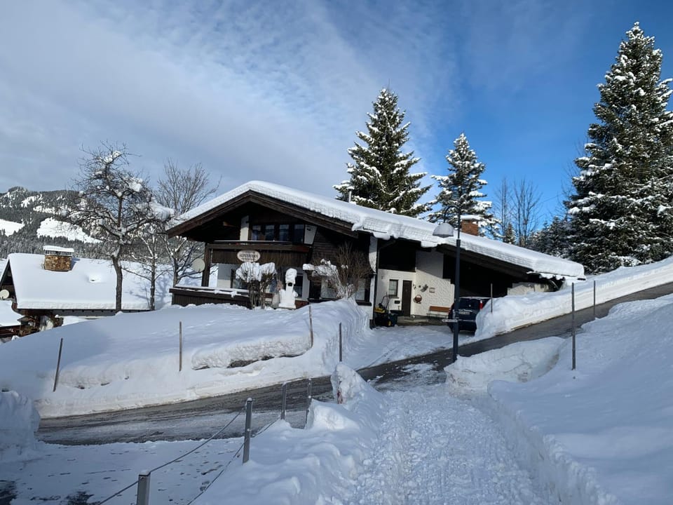 Property building, Facade/entrance, Winter