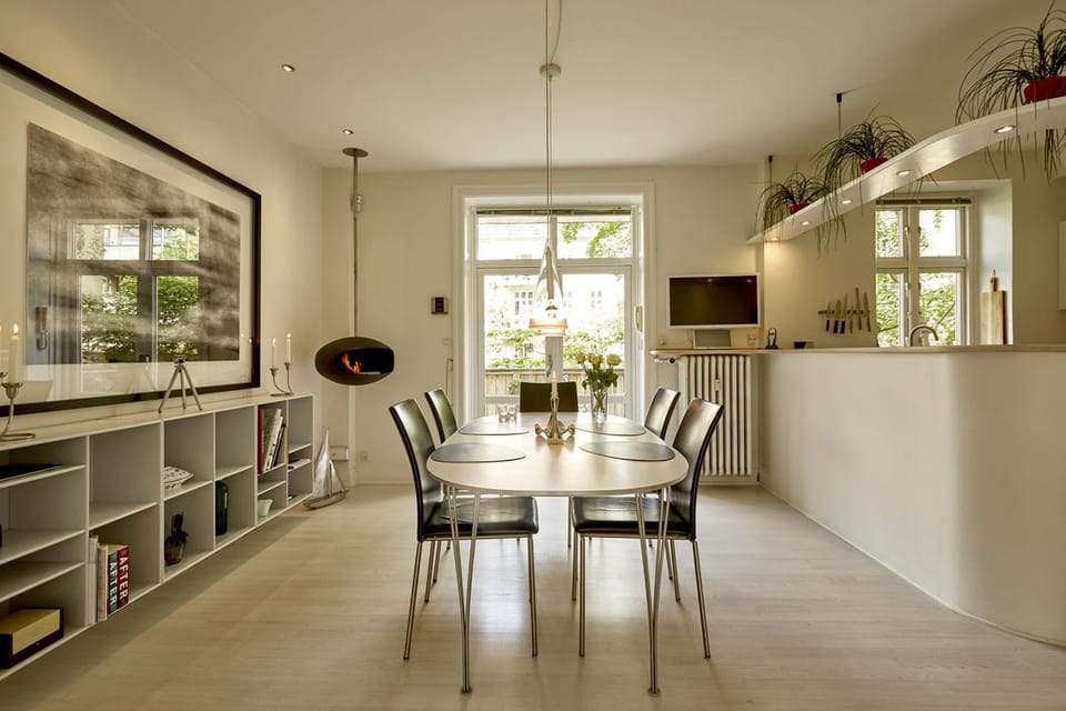 Kitchen or kitchenette, Dining area