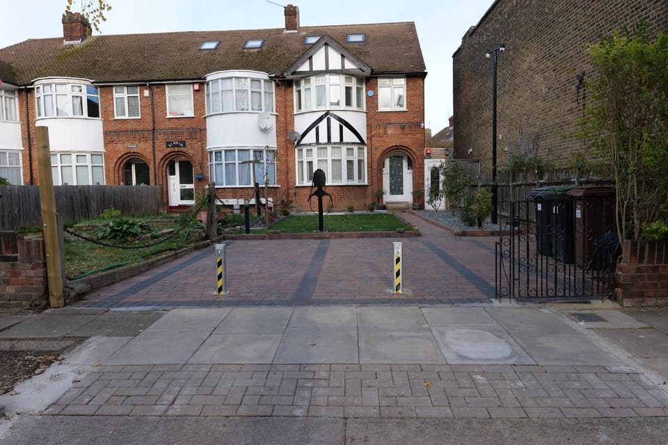 Property building, Street view, Location