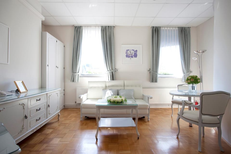 Living room, Photo of the whole room