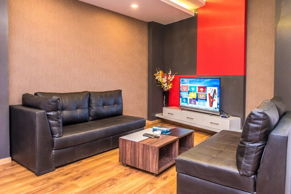 Communal lounge/ TV room, Living room, Seating area
