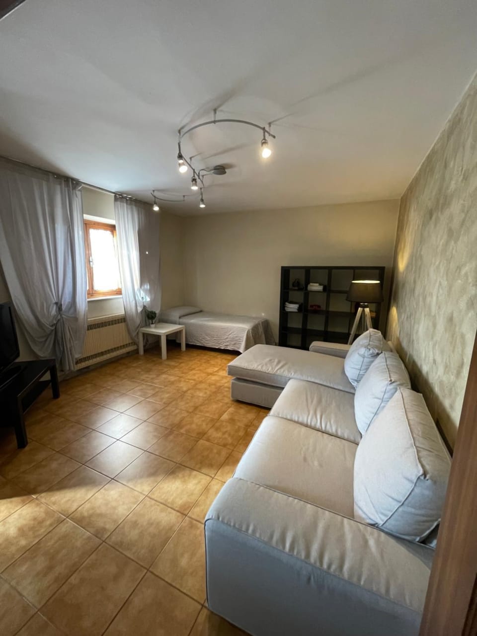 Bed, Living room