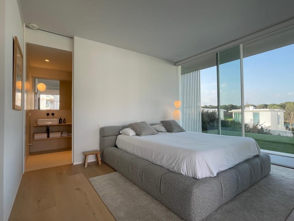 Holiday Rentals at Camiral, a Quinta do Lago Resort Villa in Selva