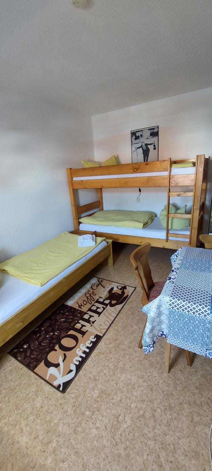 Bedroom, bunk bed