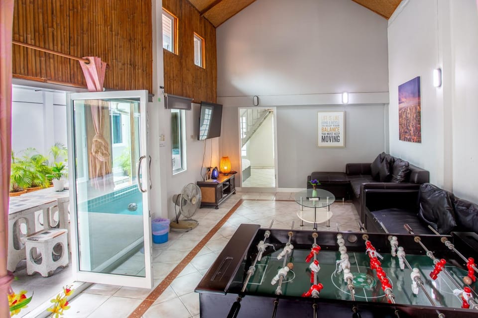 Game Room, Library, TV and multimedia, Living room, Seating area