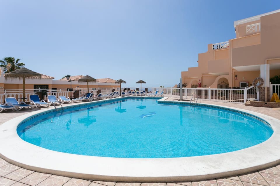 Property building, Swimming pool, Swimming pool