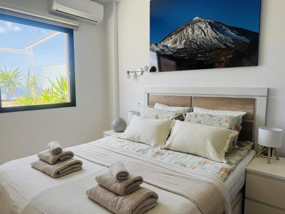 Bed, Photo of the whole room, Bedroom, towels, air conditioner