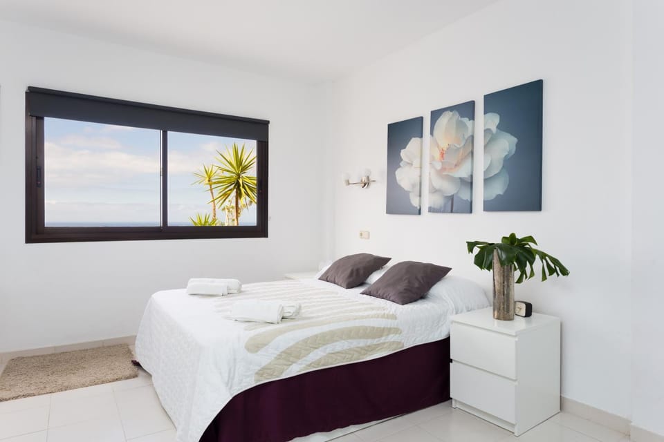 Bed, Photo of the whole room, Bedroom, Sea view