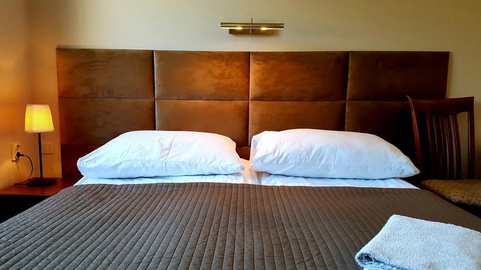 Bed, Photo of the whole room, Decorative detail