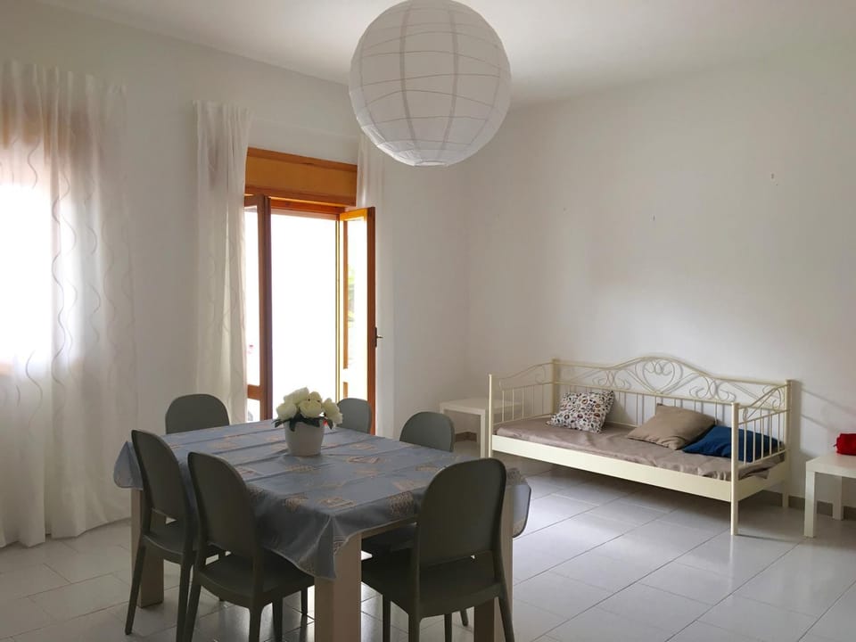 TV and multimedia, Kitchen or kitchenette, Living room, Seating area, Dining area, Garden view, Mountain view, Inner courtyard view