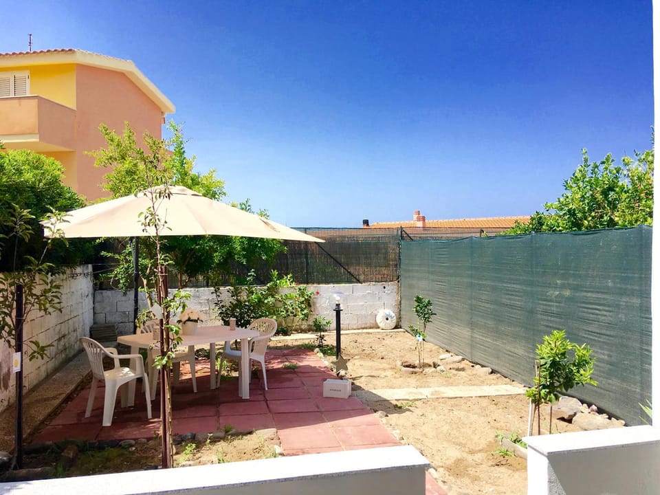 Property building, Patio, Activities, Garden, Other, Decorative detail, On site, City view, Garden view, Mountain view, Street view, Area and facilities