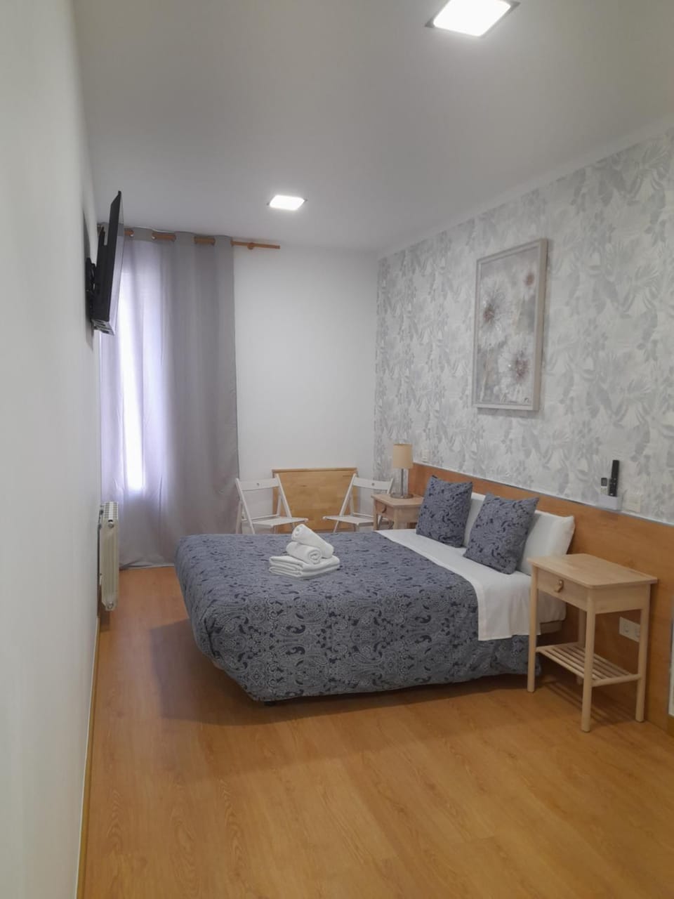 Bed, Photo of the whole room