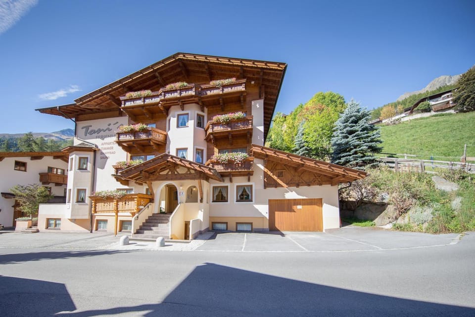 Property building, Facade/entrance, Bird's eye view