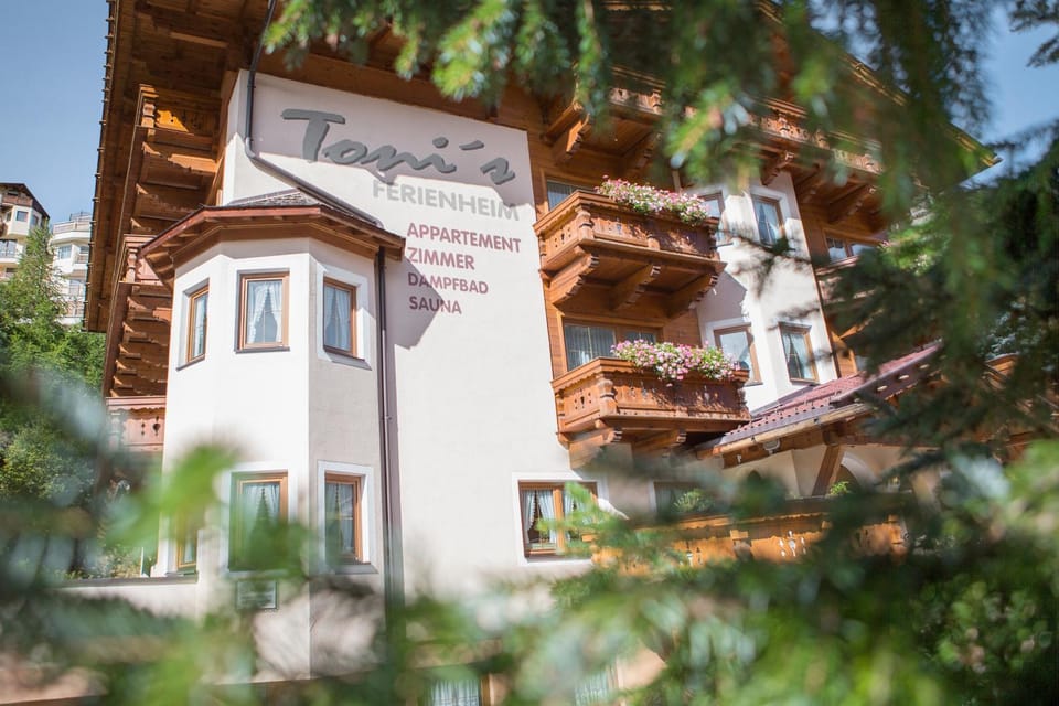 Property building, Facade/entrance