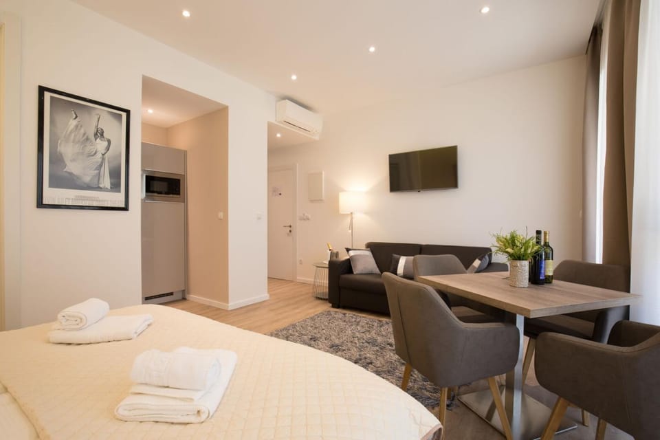 Apartment and Rooms Comfort Zone Bed and Breakfast in Split