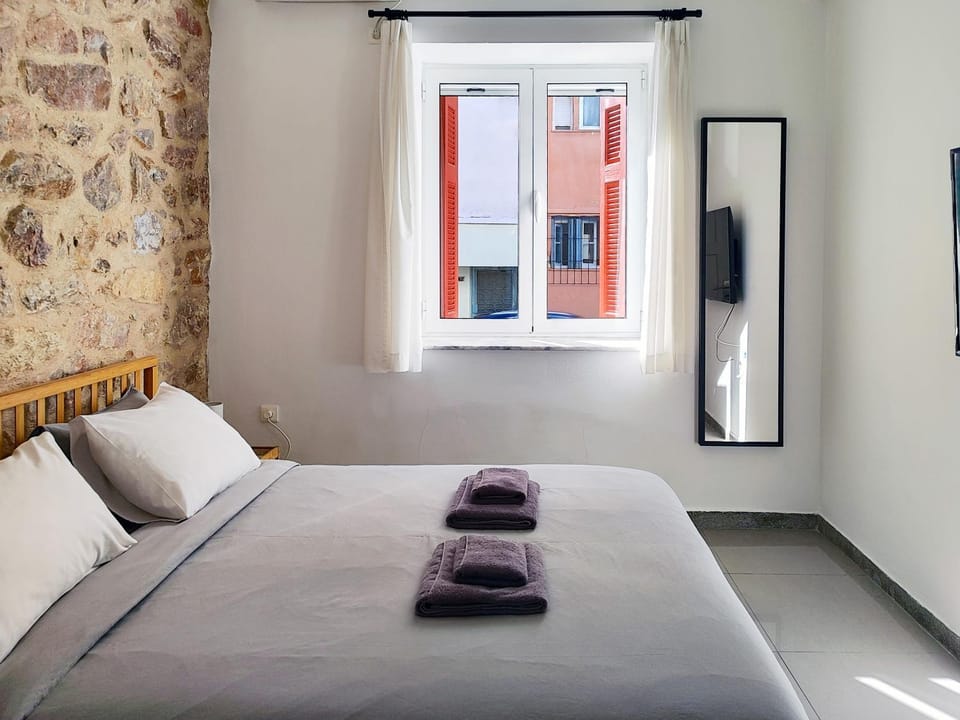 Bed, Bedroom, towels